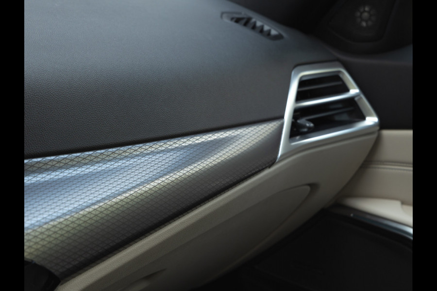BMW 3 Serie Touring 330e xDrive M-Sport - Pano - Driving Ass Prof - Trekhaak - Head-up