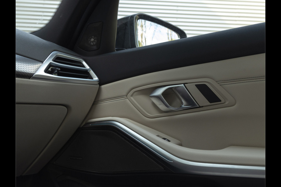 BMW 3 Serie Touring 330e xDrive M-Sport - Pano - Driving Ass Prof - Trekhaak - Head-up