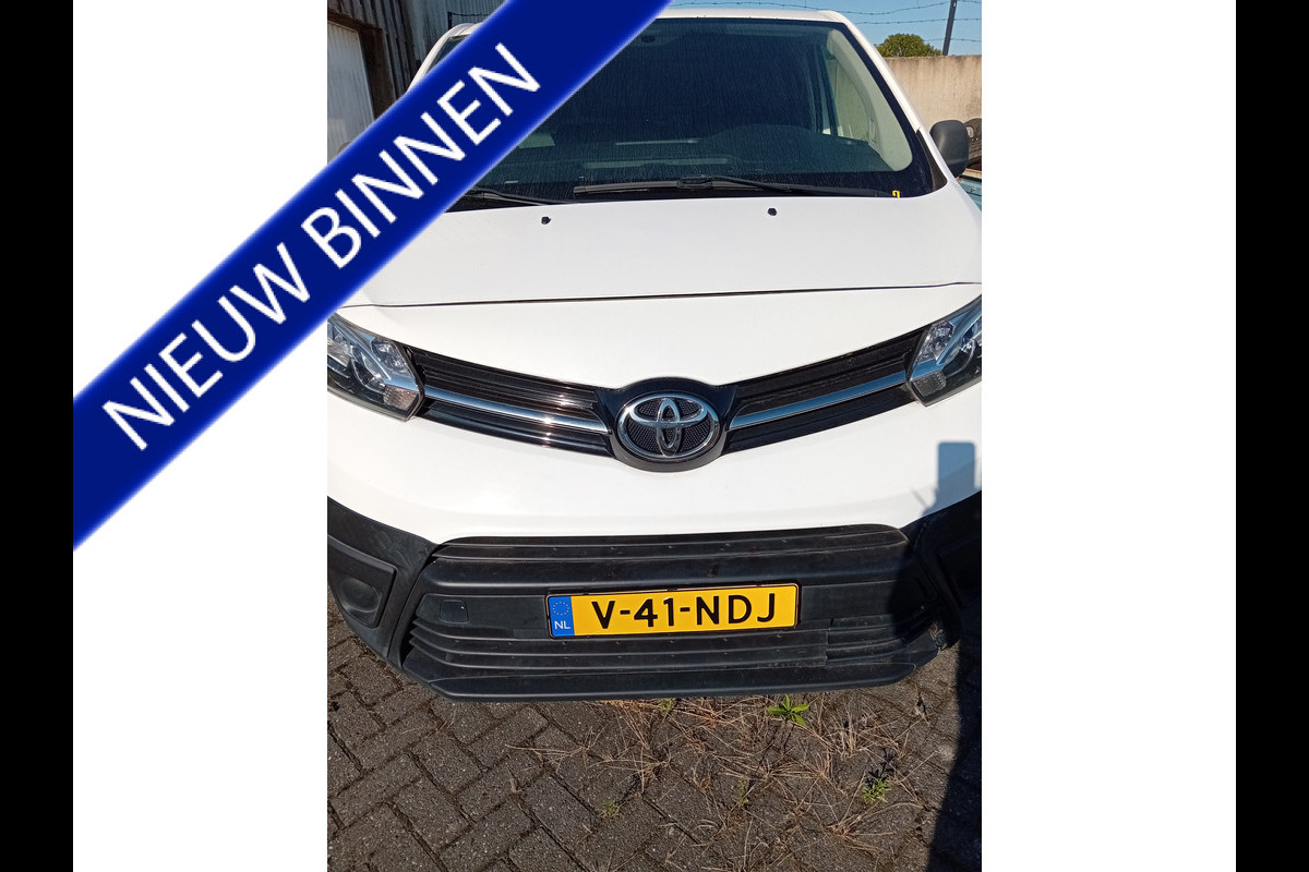 Toyota ProAce Worker 1.5 D-4D Cool Comfort Damages on the exterior ,rondom beschadigingen.