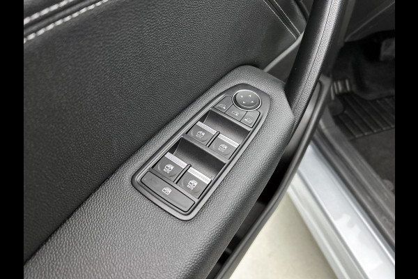Renault Captur Techno 140PK / CAMERA / NAVI GROOT / 1500KG trekgewicht /PARK. SENSOREN V+A / STOELVERWARMING