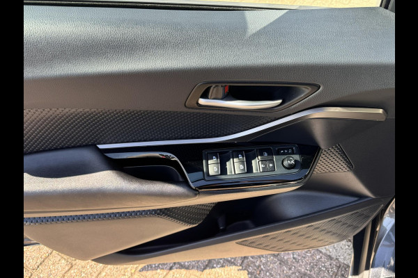 Toyota C-HR 1.8 Hybrid Dynamic Cruise control Climate control Navigatie DAB Achteruitrijcamera