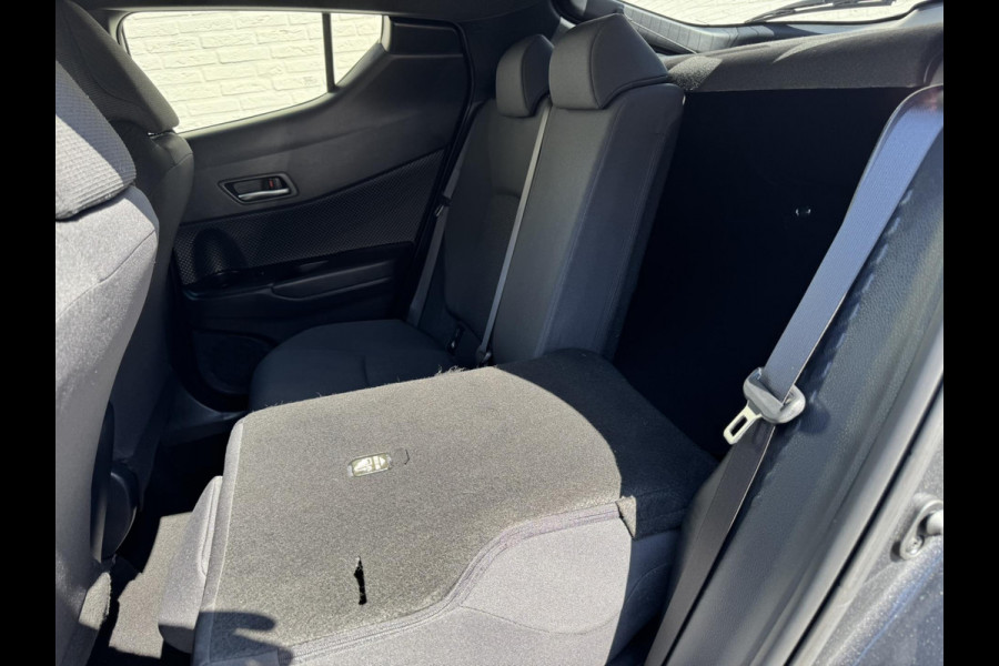 Toyota C-HR 1.8 Hybrid Dynamic Cruise control Climate control Navigatie DAB Achteruitrijcamera