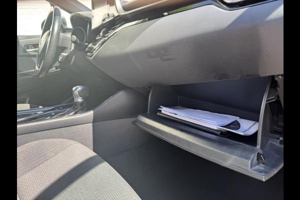 Toyota C-HR 1.8 Hybrid Dynamic Cruise control Climate control Navigatie DAB Achteruitrijcamera