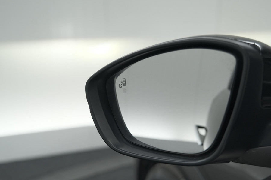 DS DS 3 Crossback 50 kwh e-Tense So Chic | Camera | Dodehoekdetectie | Head-Up Display | Apple Carplay | Stoelverwarming