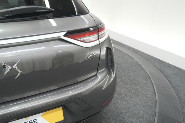 DS DS 3 Crossback 50 kwh e-Tense So Chic | Camera | Dodehoekdetectie | Head-Up Display | Apple Carplay | Stoelverwarming