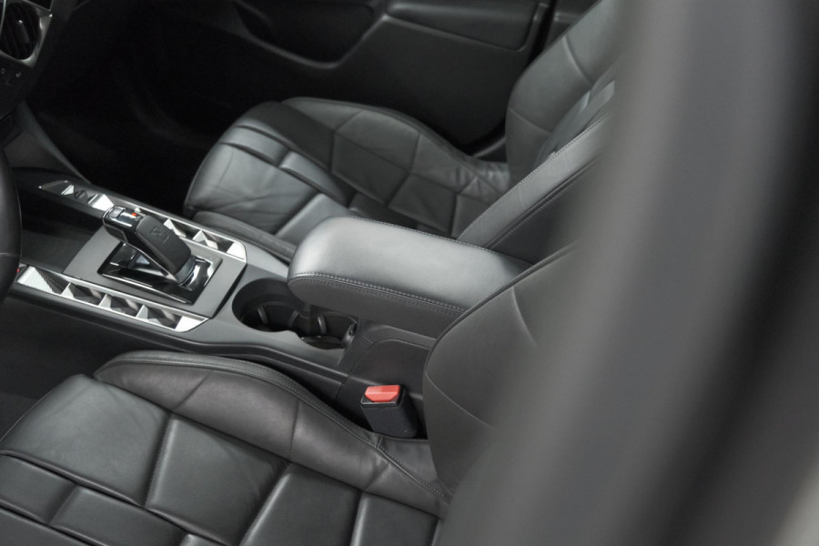 DS DS 3 Crossback 50 kwh e-Tense So Chic | Camera | Dodehoekdetectie | Head-Up Display | Apple Carplay | Stoelverwarming