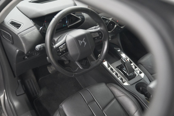 DS DS 3 Crossback 50 kwh e-Tense So Chic | Camera | Dodehoekdetectie | Head-Up Display | Apple Carplay | Stoelverwarming