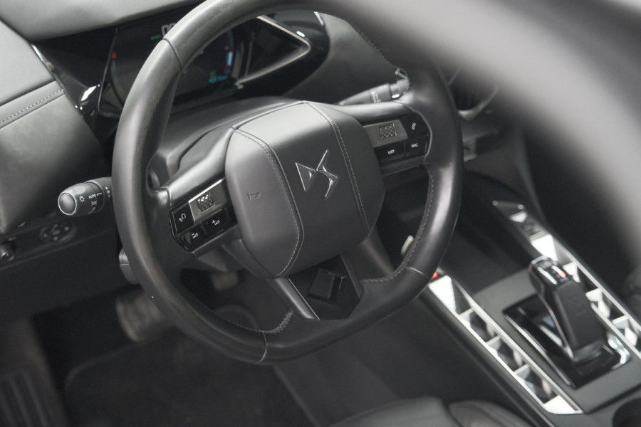 DS DS 3 Crossback 50 kwh e-Tense So Chic | Camera | Dodehoekdetectie | Head-Up Display | Apple Carplay | Stoelverwarming