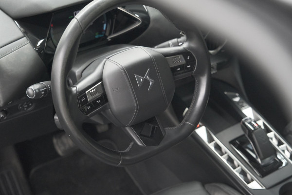 DS DS 3 Crossback 50 kwh e-Tense So Chic | Camera | Dodehoekdetectie | Head-Up Display | Apple Carplay | Stoelverwarming