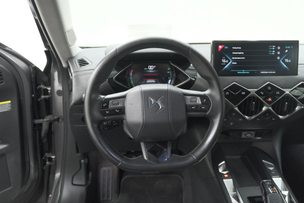 DS DS 3 Crossback 50 kwh e-Tense So Chic | Camera | Dodehoekdetectie | Head-Up Display | Apple Carplay | Stoelverwarming