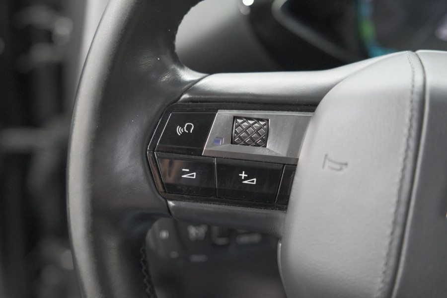 DS DS 3 Crossback 50 kwh e-Tense So Chic | Camera | Dodehoekdetectie | Head-Up Display | Apple Carplay | Stoelverwarming