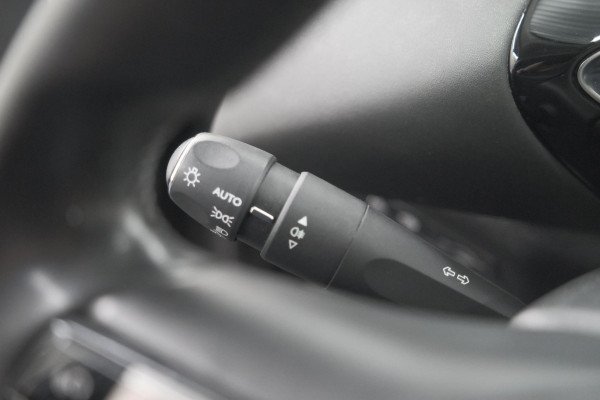DS DS 3 Crossback 50 kwh e-Tense So Chic | Camera | Dodehoekdetectie | Head-Up Display | Apple Carplay | Stoelverwarming