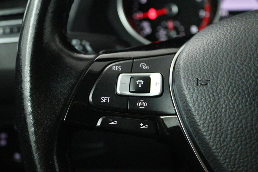 Volkswagen Tiguan Allspace 1.5 TSI Comfortline Business 7p. (PANORAMADAK, TREKHAAK, PARKEERSENSOREN, STOELVERWARMING, CARPLAY)