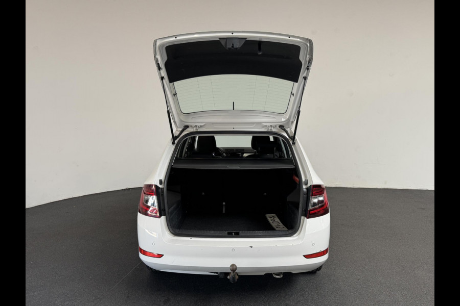 Škoda Fabia Combi 1.0 TSI DSG Business Edition Trekhaak Navigatie Apple Carplay/Android Auto Parkeersensoren achter Stoelverwarming Cruise Control Airco