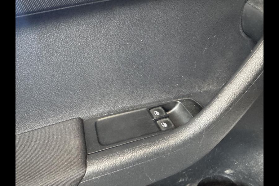 Škoda Fabia Combi 1.0 TSI DSG Business Edition Trekhaak Navigatie Apple Carplay/Android Auto Parkeersensoren achter Stoelverwarming Cruise Control Airco