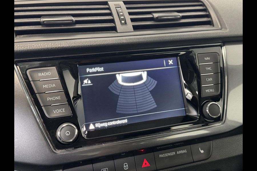 Škoda Fabia Combi 1.0 TSI DSG Business Edition Trekhaak Navigatie Apple Carplay/Android Auto Parkeersensoren achter Stoelverwarming Cruise Control Airco