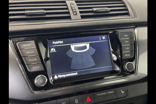 Škoda Fabia Combi 1.0 TSI DSG Business Edition Trekhaak Navigatie Apple Carplay/Android Auto Parkeersensoren achter Stoelverwarming Cruise Control Airco