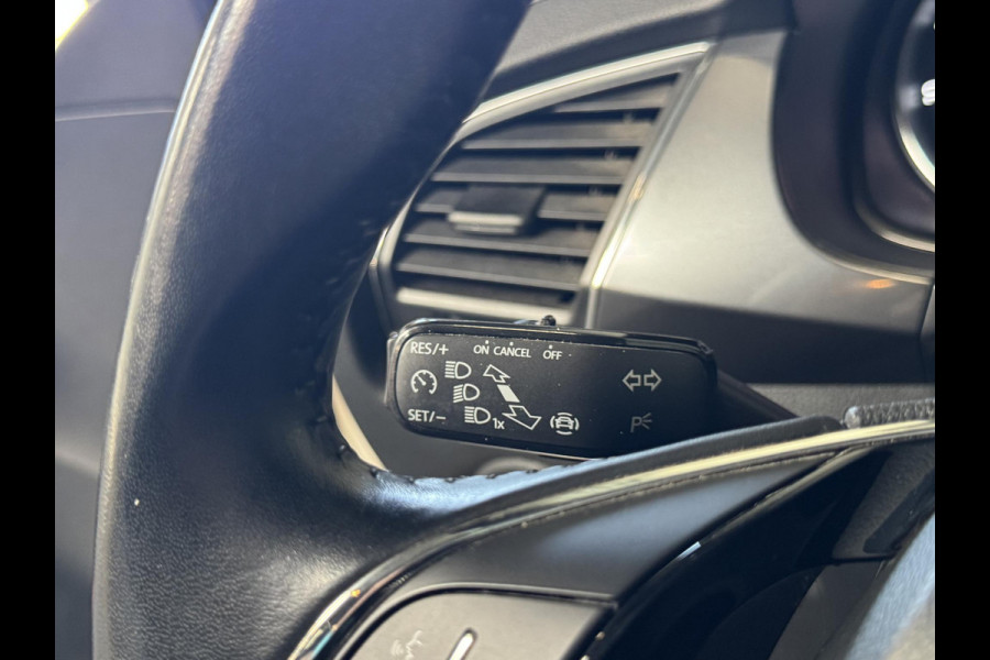 Škoda Fabia Combi 1.0 TSI DSG Business Edition Trekhaak Navigatie Apple Carplay/Android Auto Parkeersensoren achter Stoelverwarming Cruise Control Airco