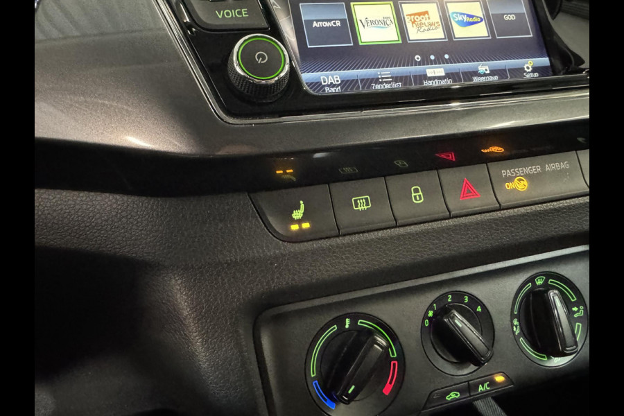 Škoda Fabia Combi 1.0 TSI DSG Business Edition Trekhaak Navigatie Apple Carplay/Android Auto Parkeersensoren achter Stoelverwarming Cruise Control Airco