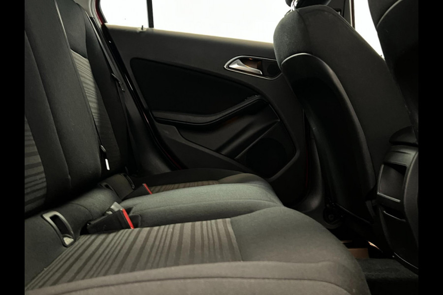 Mercedes-Benz A-Klasse 160 / 1e eig / Camera / Sfeerverlichting