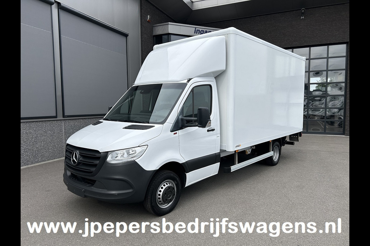 Mercedes-Benz Sprinter 516 CDI Bakwagen / Laadklep / Zijdeur / MBUX / Camera / Navigatie / Airco Mercedes-Benz Sprinter 516 CDI Bakwagen / Laadklep / Zijdeur / MBUX / Camera / Navigatie / Airco