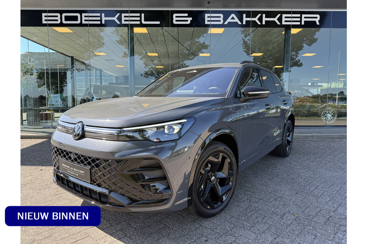 Volkswagen Tiguan 1.5 eHybrid R-Line Edition ** HUD ** Trekhaak ** 360 camera ** Massage Blackstyle **