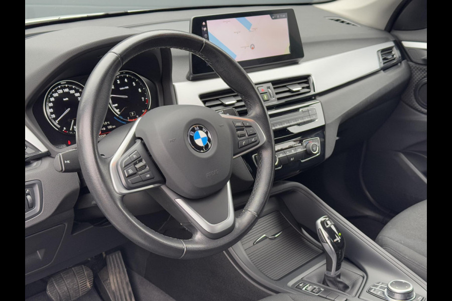 BMW X1 sDrive18i Executive Edition 2e Eigenaar,Navi,Clima,Cruise,PDC,Trekhaak,Head Up Display,Weinig KM,Dealer Onderhouden,N.A.P,APK tot 11-2025