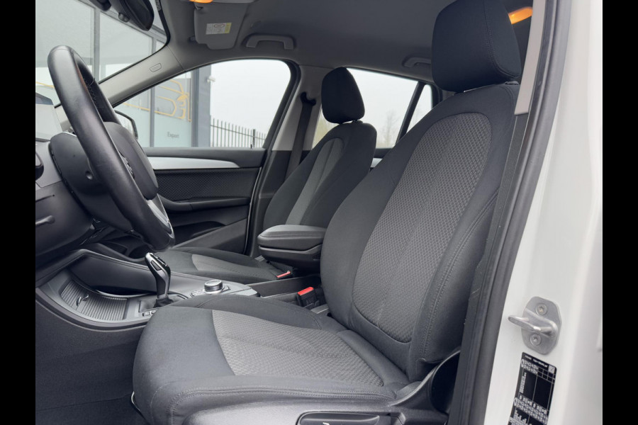 BMW X1 sDrive18i Executive Edition 2e Eigenaar,Navi,Clima,Cruise,PDC,Trekhaak,Head Up Display,Weinig KM,Dealer Onderhouden,N.A.P,APK tot 11-2025