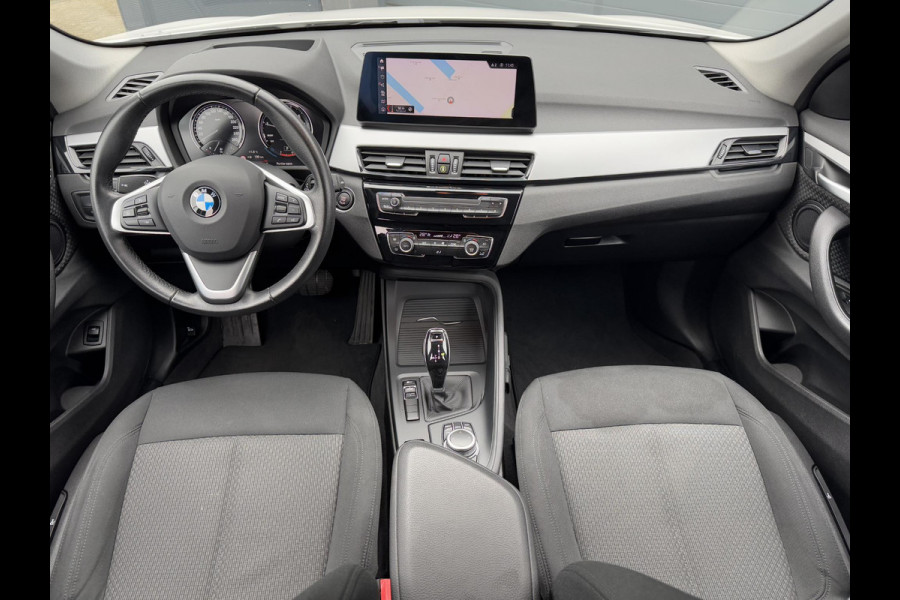 BMW X1 sDrive18i Executive Edition 2e Eigenaar,Navi,Clima,Cruise,PDC,Trekhaak,Head Up Display,Weinig KM,Dealer Onderhouden,N.A.P,APK tot 11-2025