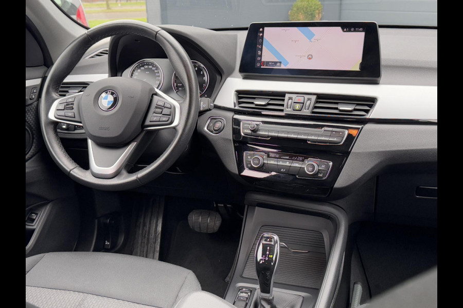 BMW X1 sDrive18i Executive Edition 2e Eigenaar,Navi,Clima,Cruise,PDC,Trekhaak,Head Up Display,Weinig KM,Dealer Onderhouden,N.A.P,APK tot 11-2025