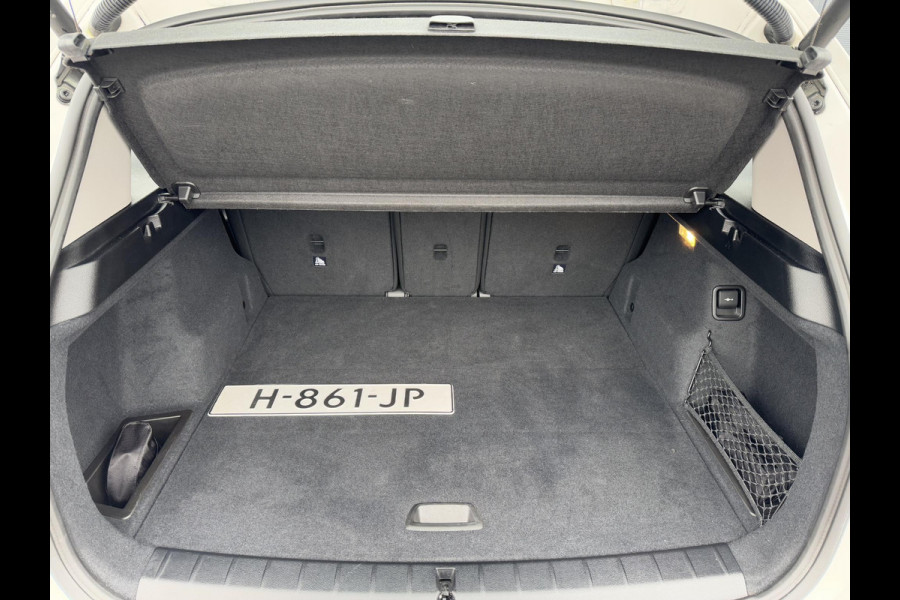 BMW X1 sDrive18i Executive Edition 2e Eigenaar,Navi,Clima,Cruise,PDC,Trekhaak,Head Up Display,Weinig KM,Dealer Onderhouden,N.A.P,APK tot 11-2025