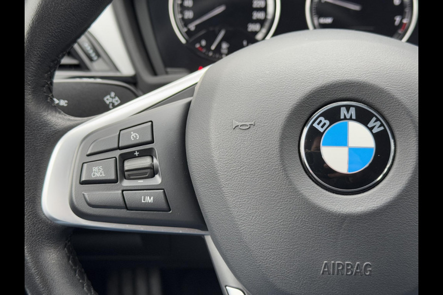 BMW X1 sDrive18i Executive Edition 2e Eigenaar,Navi,Clima,Cruise,PDC,Trekhaak,Head Up Display,Weinig KM,Dealer Onderhouden,N.A.P,APK tot 11-2025