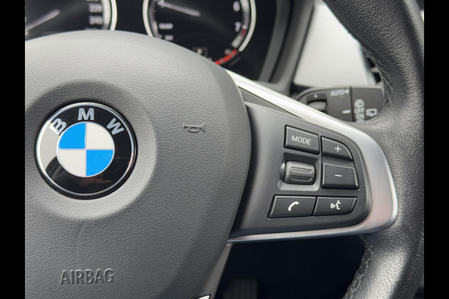 BMW X1 sDrive18i Executive Edition 2e Eigenaar,Navi,Clima,Cruise,PDC,Trekhaak,Head Up Display,Weinig KM,Dealer Onderhouden,N.A.P,APK tot 11-2025