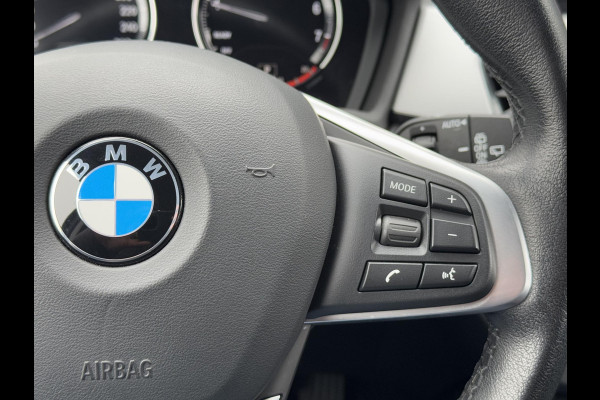 BMW X1 sDrive18i Executive Edition 2e Eigenaar,Navi,Clima,Cruise,PDC,Trekhaak,Head Up Display,Weinig KM,Dealer Onderhouden,N.A.P,APK tot 11-2025