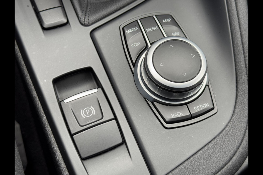 BMW X1 sDrive18i Executive Edition 2e Eigenaar,Navi,Clima,Cruise,PDC,Trekhaak,Head Up Display,Weinig KM,Dealer Onderhouden,N.A.P,APK tot 11-2025