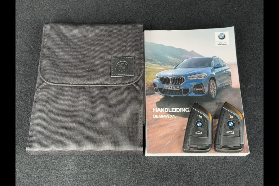 BMW X1 sDrive18i Executive Edition 2e Eigenaar,Navi,Clima,Cruise,PDC,Trekhaak,Head Up Display,Weinig KM,Dealer Onderhouden,N.A.P,APK tot 11-2025