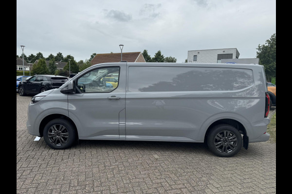 Ford E-Transit Custom 340 L2 Limited/Titanium 65 kWh / 218pk | SCI | Ford voorraad | Premium Lak: Grey Matter, Limited interieurbekleding, verwarmbare passagiersstoel (8-weg verstelbaar), centrale dubbele vergrendeling, 17 inch lichtmetalen velgen, Driver Assistance Pack, AGM Accu, BEV 3-fase oplaadkabel (mode 3, 32A, 10m) Vehicle Integration System Ford Voorraad