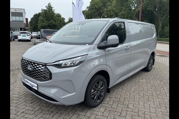Ford E-Transit Custom 340 L2 Limited/Titanium 65 kWh / 218pk | SCI | Ford voorraad | Premium Lak: Grey Matter, Limited interieurbekleding, verwarmbare passagiersstoel (8-weg verstelbaar), centrale dubbele vergrendeling, 17 inch lichtmetalen velgen, Driver Assistance Pack, AGM Accu, BEV 3-fase oplaadkabel (mode 3, 32A, 10m) Vehicle Integration System Ford Voorraad