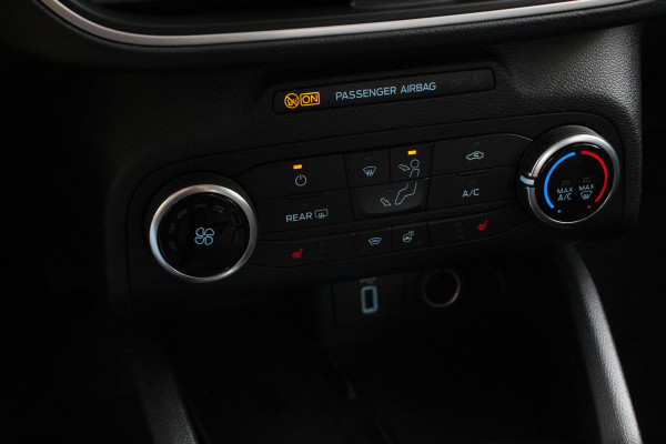 Ford Focus 1.0 EcoBoost 125pk Automaat Cool & Connect | Navigatie | Airco | Cruise control | Camera | DAB | Led | Lichtmetalen Velgen | Parkeer Sensoren Ford Focus 1.0 EcoBoost 125pk Automaat Cool & Connect | Navigatie | Airco | Cruise control | Camera | DAB | Led | Lichtmetalen Velgen | Parkeer Sensoren