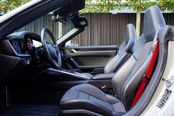 Porsche 911 992 Cabriolet 3.0 Carrera 4 S Lifting Sportuitlaat Krijt Grijs