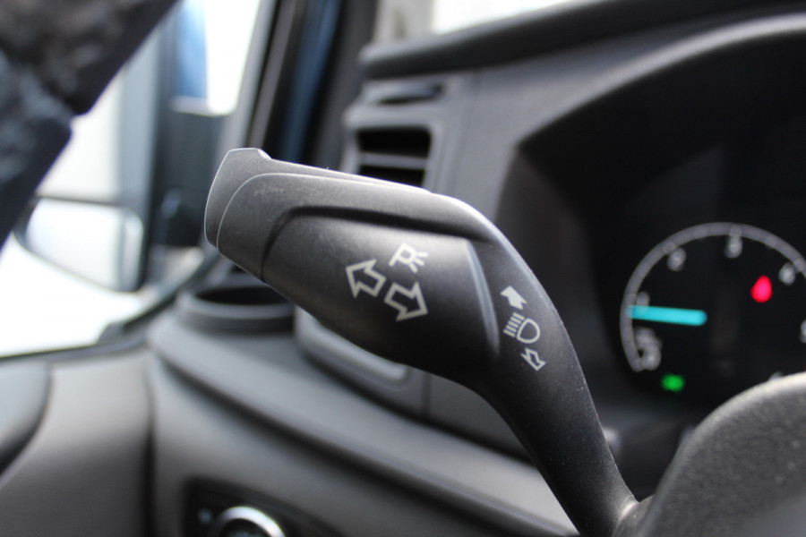 Ford Transit Custom 300 2.0-130pk TDCI L1H1 Trend Dubb. cabine. Trekhaak, Airco, Stoelverwarming, Cruise Control, Multimediascherm met navi en apple/android carplay, Chrome Blue