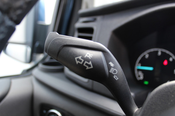 Ford Transit Custom 300 2.0-130pk TDCI L1H1 Trend Dubb. cabine. Trekhaak, Airco, Stoelverwarming, Cruise Control, Multimediascherm met navi en apple/android carplay, Chrome Blue