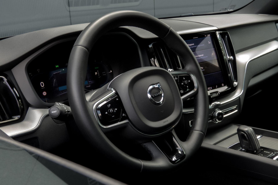 Volvo XC60 2.0 Recharge T6 AWD Inscription R-DESIGN | TREKHAAK | ACC | PANO | ELEKTRISCH VERSTELBARE STOELEN