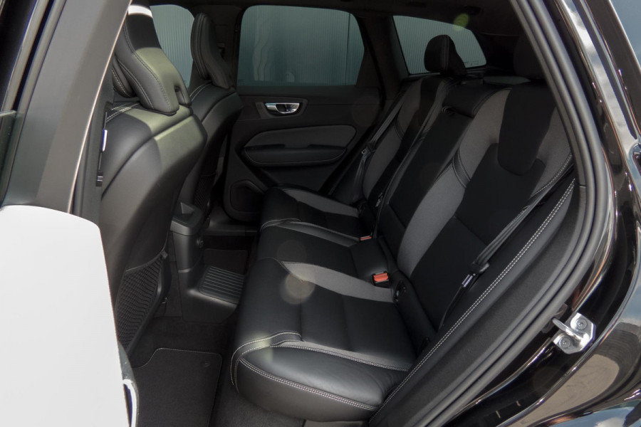 Volvo XC60 2.0 Recharge T6 AWD Inscription R-DESIGN | TREKHAAK | ACC | PANO | ELEKTRISCH VERSTELBARE STOELEN