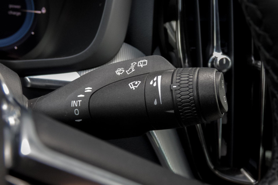 Volvo XC60 2.0 Recharge T6 AWD Inscription R-DESIGN | TREKHAAK | ACC | PANO | ELEKTRISCH VERSTELBARE STOELEN