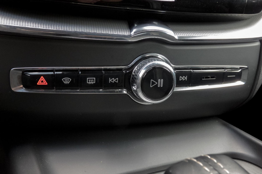 Volvo XC60 2.0 Recharge T6 AWD Inscription R-DESIGN | TREKHAAK | ACC | PANO | ELEKTRISCH VERSTELBARE STOELEN