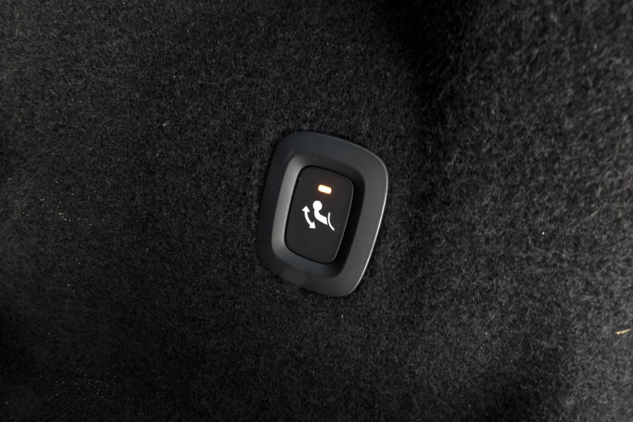 Volvo XC60 2.0 Recharge T6 AWD Inscription R-DESIGN | TREKHAAK | ACC | PANO | ELEKTRISCH VERSTELBARE STOELEN