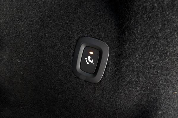 Volvo XC60 2.0 Recharge T6 AWD Inscription R-DESIGN | TREKHAAK | ACC | PANO | ELEKTRISCH VERSTELBARE STOELEN