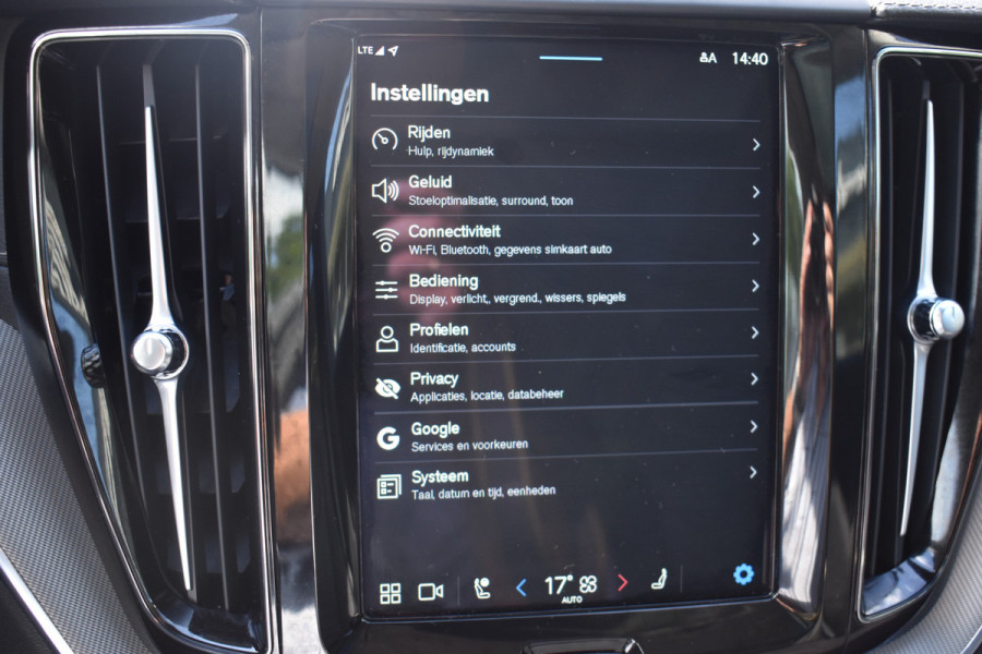 Volvo XC60 T8 455PK Plug-in hybrid AWD Ultra Dark Pano dak | Head Up Display | 360 Camera | ACC | Pilot Assist | Harman & Kardon | Key Less