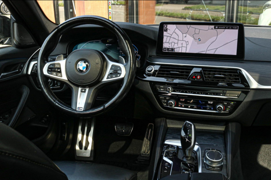 BMW 5 Serie Touring 530e xDrive M-SPORT - PANO - TREKHAAK - HARMAN - SOFTCLOSE